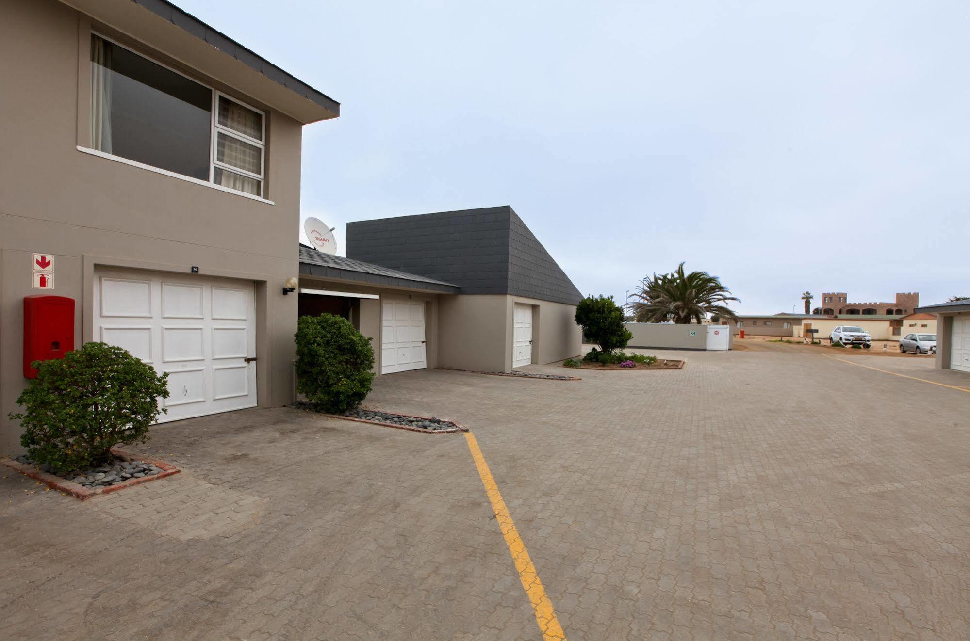 First Group Desert Rose Henties Bay Extérieur photo